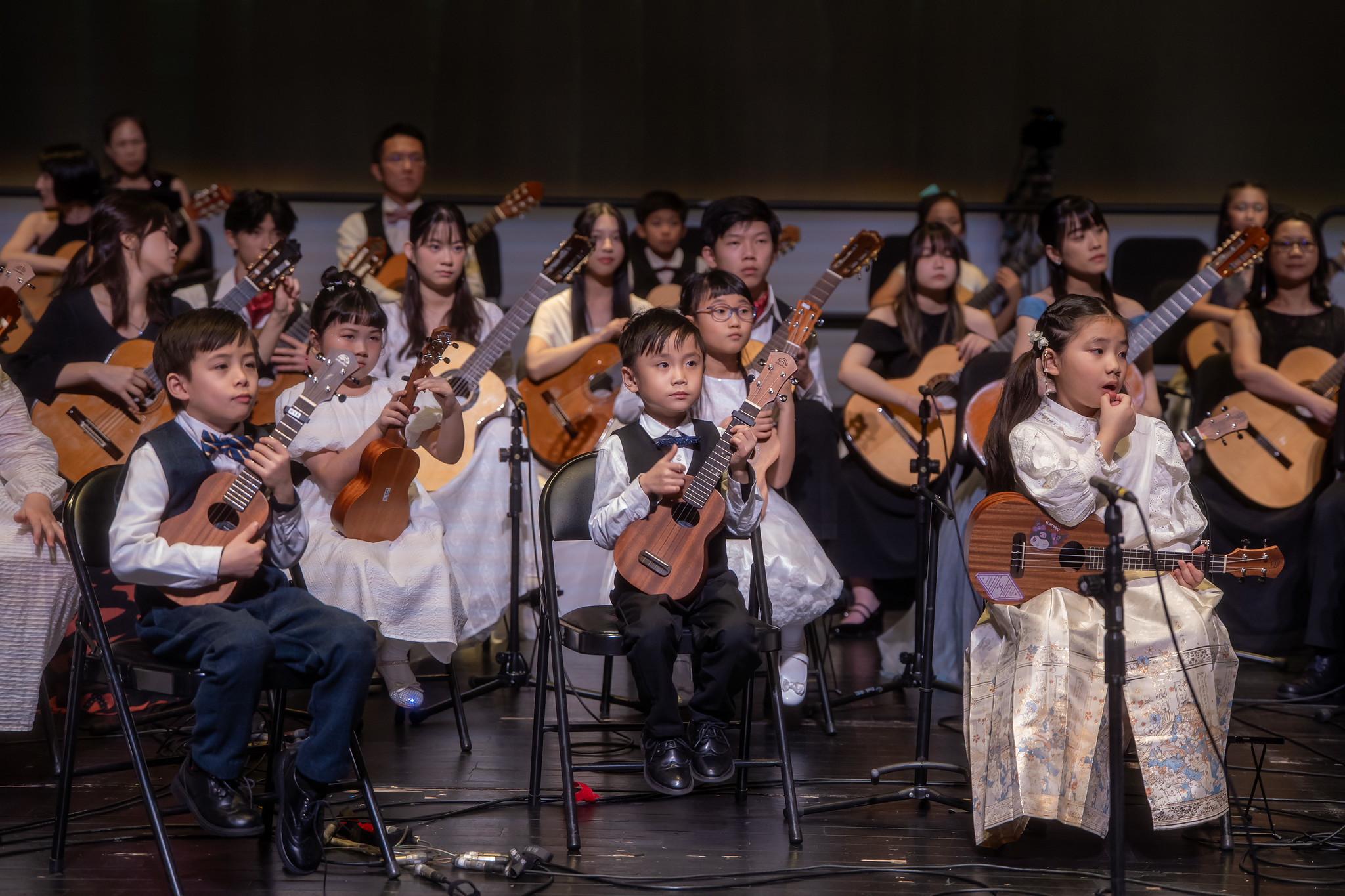 米可吉他兒童學員在舞台上演奏