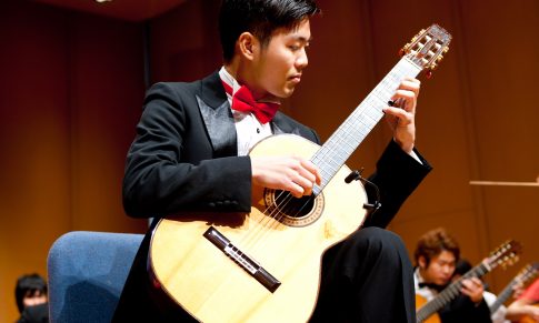 如何克服上台演奏古典吉他的緊張感呢？