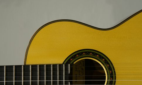 單板古典吉他與合板古典吉他的差異